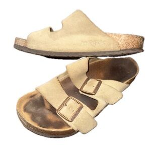 Birkenstock woman’s Beige Buckle Sandals